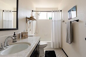 Darling Desert Abode W/hot-tub + Game Room 3 Bedroom Home by RedAwning