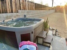 Darling Desert Abode W/hot-tub + Game Room 3 Bedroom Home by RedAwning