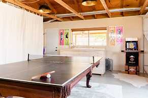 Darling Desert Abode W/hot-tub + Game Room 3 Bedroom Home by RedAwning