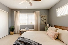 Darling Desert Abode W/hot-tub + Game Room 3 Bedroom Home by RedAwning