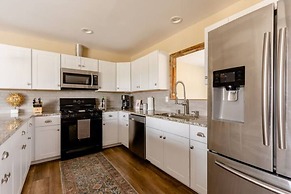 Darling Desert Abode W/hot-tub + Game Room 3 Bedroom Home by RedAwning