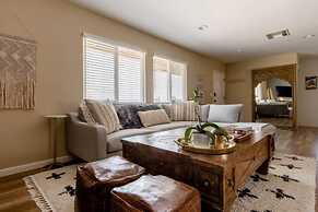 Darling Desert Abode W/hot-tub + Game Room 3 Bedroom Home by RedAwning