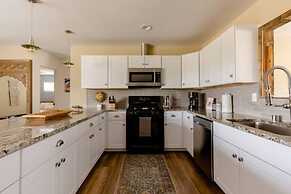 Darling Desert Abode W/hot-tub + Game Room 3 Bedroom Home by RedAwning