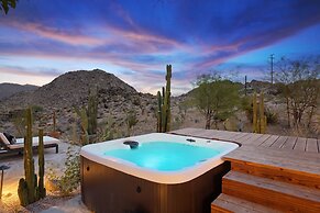 Moonbeam Mountain - Stylish Home W/private Boulders + Hot Tub! 4 Bedro