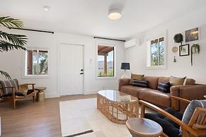 Moonbeam Mountain - Stylish Home W/private Boulders + Hot Tub! 4 Bedro