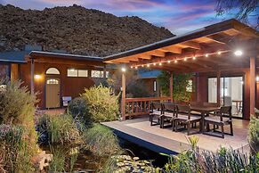 Moonbeam Mountain - Stylish Home W/private Boulders + Hot Tub! 4 Bedro