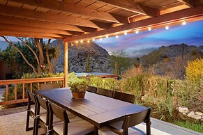 Moonbeam Mountain - Stylish Home W/private Boulders + Hot Tub! 4 Bedro