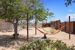 Yucca Valley Hideaway - Hammocks, Fire Pit & Grill 2 Bedroom Home by R