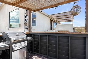 Desert Moon - Serene Desert Views & Design 3 Bedroom Home by RedAwning