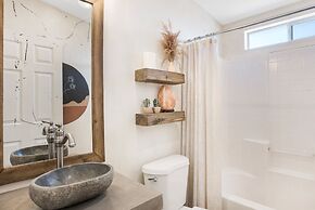 Desert Moon - Serene Desert Views & Design 3 Bedroom Home by RedAwning