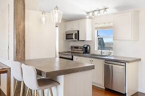 Desert Moon - Serene Desert Views & Design 3 Bedroom Home by RedAwning