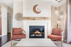 Desert Moon - Serene Desert Views & Design 3 Bedroom Home by RedAwning