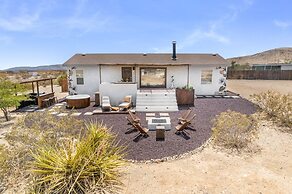 Desert Moon - Serene Desert Views & Design 3 Bedroom Home by RedAwning