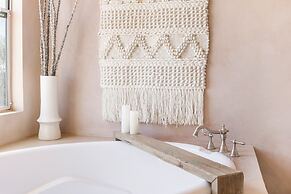 Desert Moon - Serene Desert Views & Design 3 Bedroom Home by RedAwning