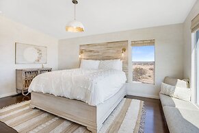 Desert Moon - Serene Desert Views & Design 3 Bedroom Home by RedAwning