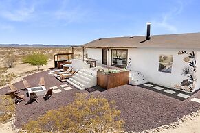 Desert Moon - Serene Desert Views & Design 3 Bedroom Home by RedAwning