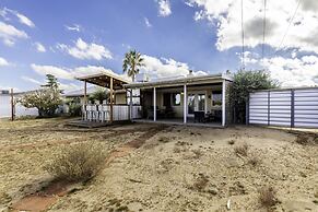 Sky Harbor House - Centrally Located W/hot Tub 3 Bedroom Home by RedAw