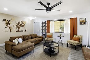 Sky Harbor House - Centrally Located W/hot Tub 3 Bedroom Home by RedAw