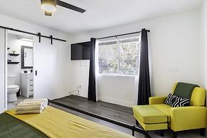 Sky Harbor House - Centrally Located W/hot Tub 3 Bedroom Home by RedAw