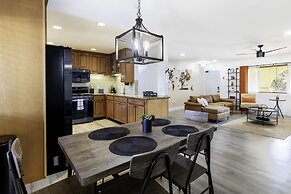 Sky Harbor House - Centrally Located W/hot Tub 3 Bedroom Home by RedAw
