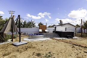 Sky Harbor House - Centrally Located W/hot Tub 3 Bedroom Home by RedAw