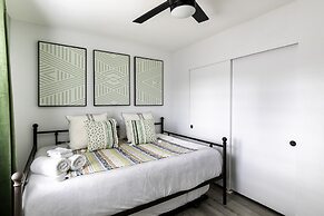 Sky Harbor House - Centrally Located W/hot Tub 3 Bedroom Home by RedAw