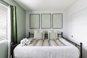 Sky Harbor House - Centrally Located W/hot Tub 3 Bedroom Home by RedAw