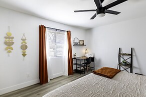 Sky Harbor House - Centrally Located W/hot Tub 3 Bedroom Home by RedAw