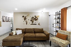 Sky Harbor House - Centrally Located W/hot Tub 3 Bedroom Home by RedAw