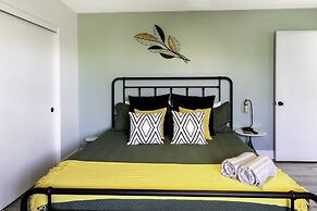 Sky Harbor House - Centrally Located W/hot Tub 3 Bedroom Home by RedAw