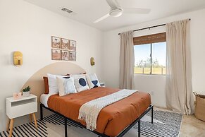 Modern Desert Escape - Fire Pit, Bbq And Design! 3 Bedroom Home by Red