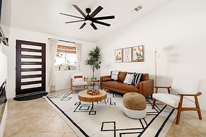 Modern Desert Escape - Fire Pit, Bbq And Design! 3 Bedroom Home by Red