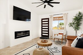Modern Desert Escape - Fire Pit, Bbq And Design! 3 Bedroom Home by Red