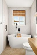 Modern Desert Escape - Fire Pit, Bbq And Design! 3 Bedroom Home by Red