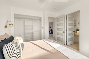 Modern Desert Escape - Fire Pit, Bbq And Design! 3 Bedroom Home by Red