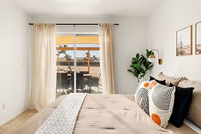 Modern Desert Escape - Fire Pit, Bbq And Design! 3 Bedroom Home by Red