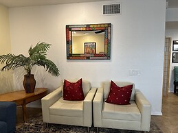 Goldie's 30 Day Minimum 1 Bedroom Condo by RedAwning