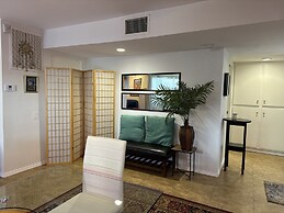 Goldie's 30 Day Minimum 1 Bedroom Condo by RedAwning