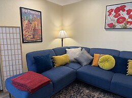 Goldie's 30 Day Minimum 1 Bedroom Condo by RedAwning