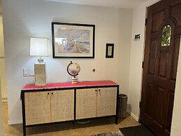 Goldie's 30 Day Minimum 1 Bedroom Condo by RedAwning