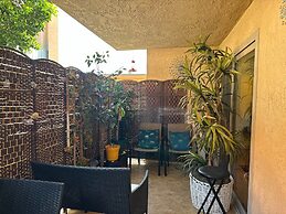 Goldie's 30 Day Minimum 1 Bedroom Condo by RedAwning