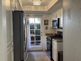 Goldie's 30 Day Minimum 1 Bedroom Condo by RedAwning