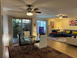 Goldie's 30 Day Minimum 1 Bedroom Condo by RedAwning