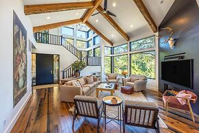 Cliffside Oasis 4 Bedroom Home