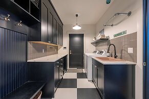 Cliffside Oasis 4 Bedroom Home