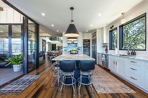 Cliffside Oasis 4 Bedroom Home