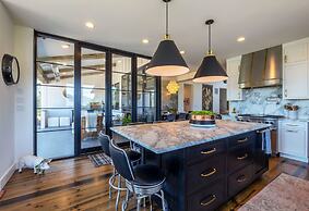 Cliffside Oasis 4 Bedroom Home