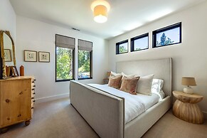 Cliffside Oasis 4 Bedroom Home