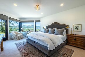 Cliffside Oasis 4 Bedroom Home