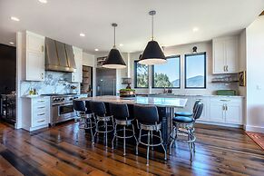 Cliffside Oasis 4 Bedroom Home